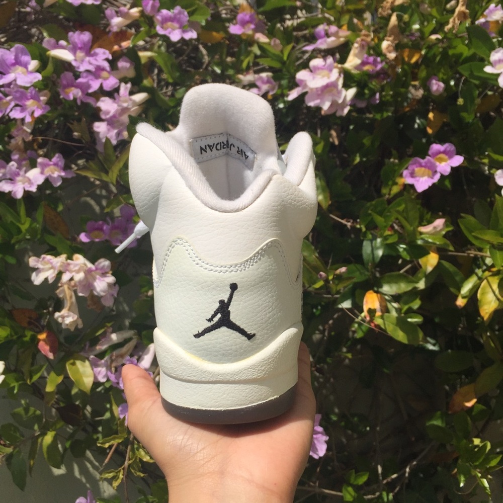 Nike Air Jordan 5 Retros (5Y) - Picture 2 of 5